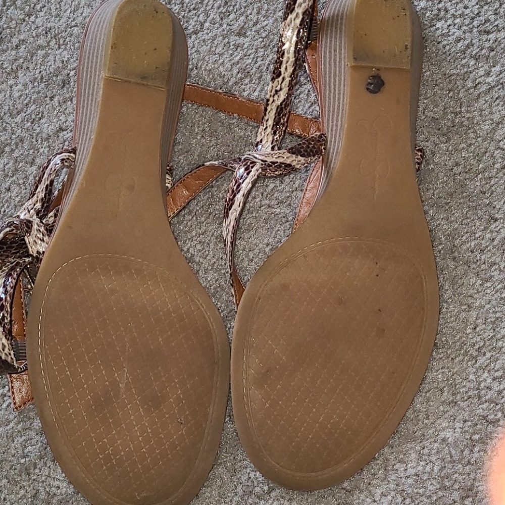 Sandles - Picture 2 of 4